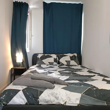 ホステル Plaza Caparica