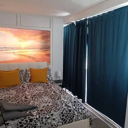 Plaza Caparica Hostel