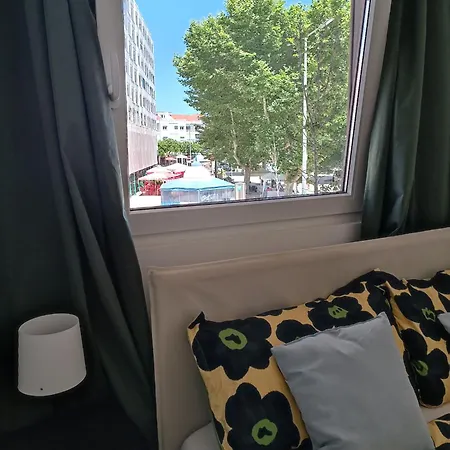 Hostel Plaza Caparica *